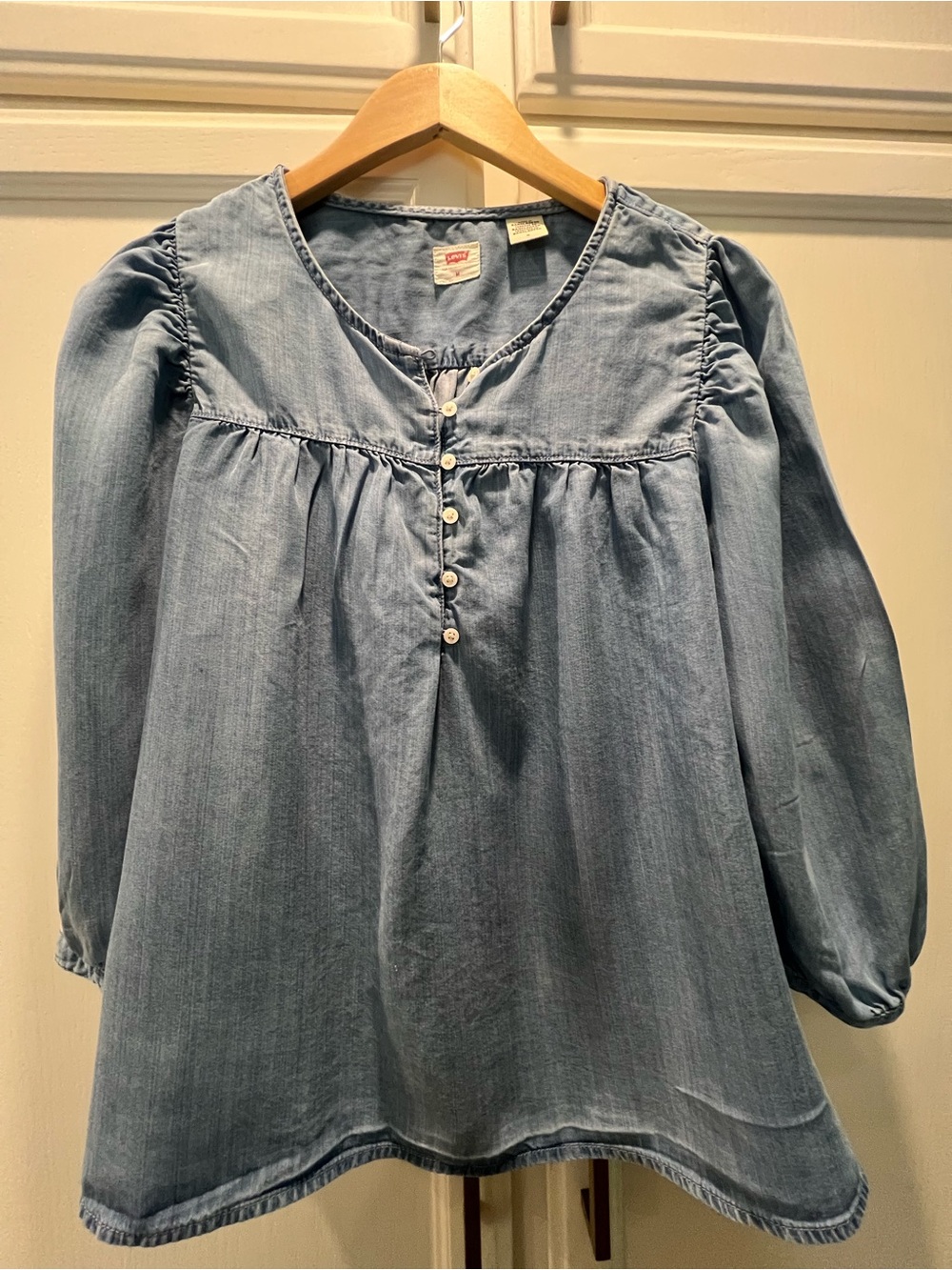 Vintage Levi's Light Blue Denim Peasant Blouse. Size L